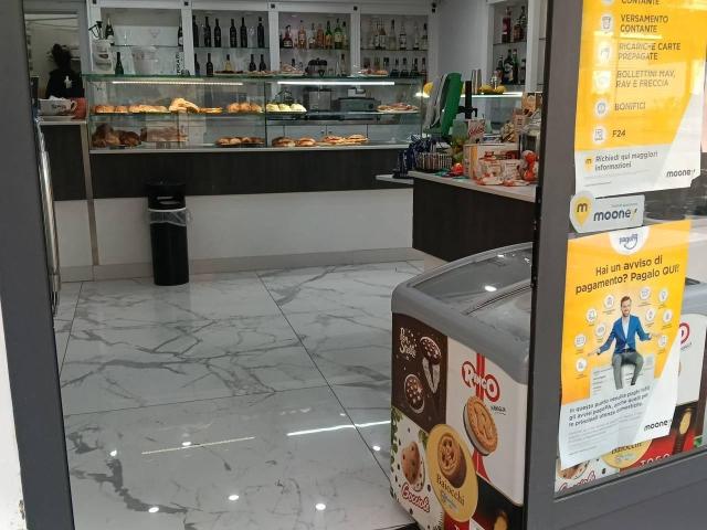 Locale Commerciale in vendita a Rione 219, Melito Di Napoli