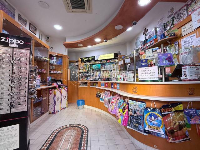 Locale Commerciale in vendita a IV Circoscrizione, Messina