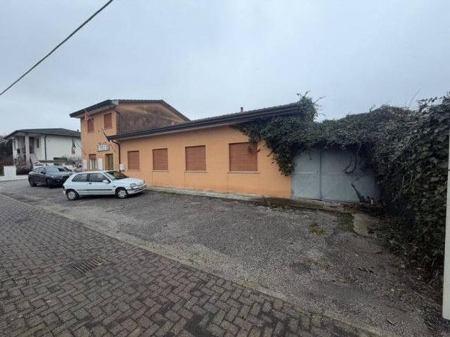 Locale Commerciale in vendita a Malcontenta, Mira