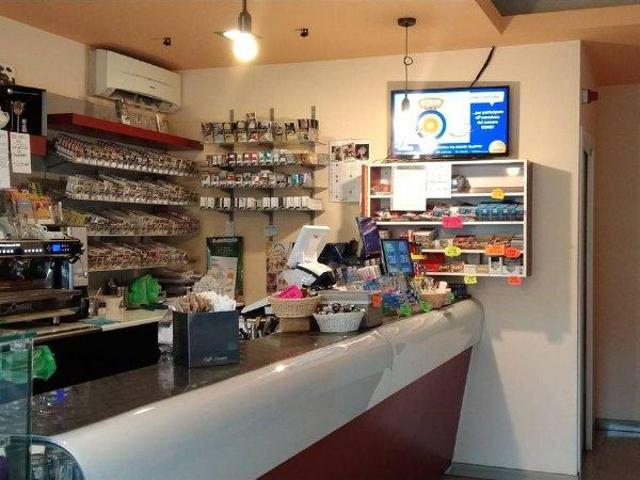 Locale Commerciale in vendita a Centro Storico, Modena