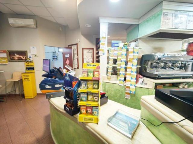 Locale Commerciale in vendita a Giglio, Montevarchi