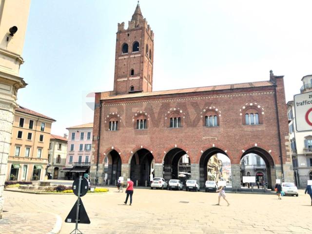 Locale Commerciale in vendita a Centro, Monza