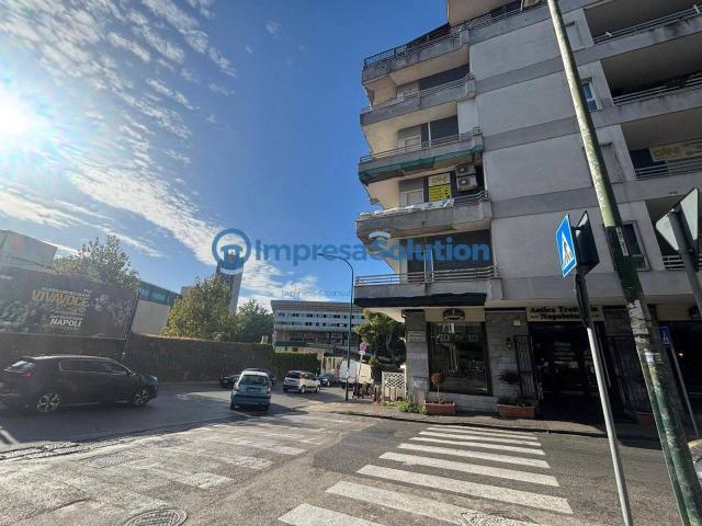 Locale Commerciale in vendita a Santa Croce, Campania