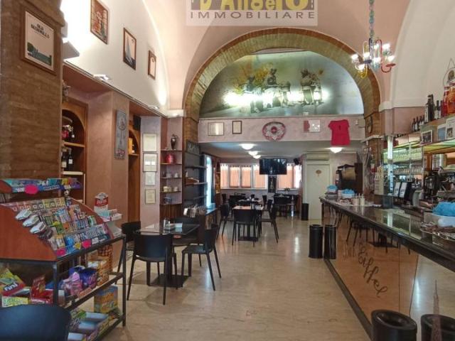 Locale Commerciale in vendita a San Barnaba, Marche