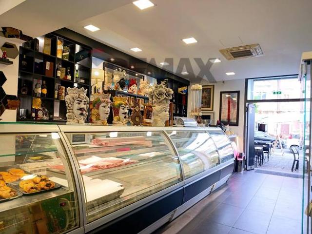 Locale Commerciale in vendita a Pedara, Sicilia
