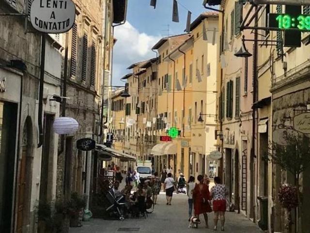 Locale Commerciale in vendita a Lecchi, Toscana