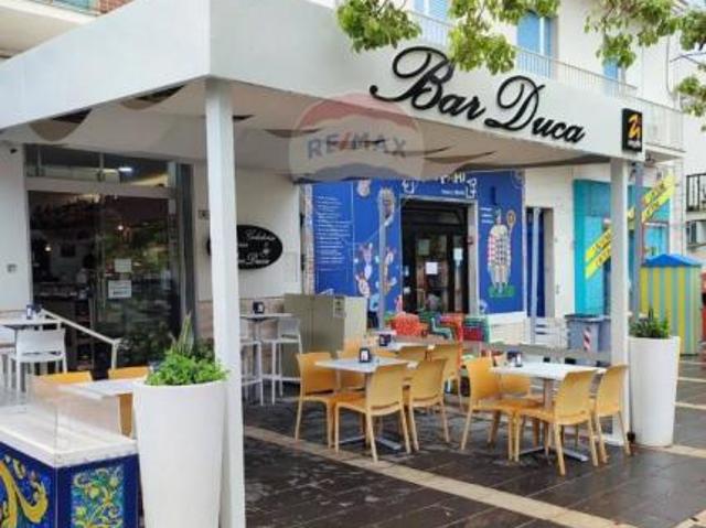 Locale Commerciale in vendita a Ragusa, Sicilia