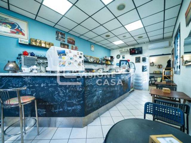 Locale Commerciale in vendita a Gardenia, Re