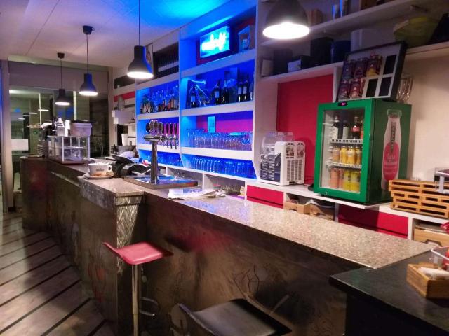 Locale Commerciale in vendita a Comunità della Vallagarina, Borgo Sacco