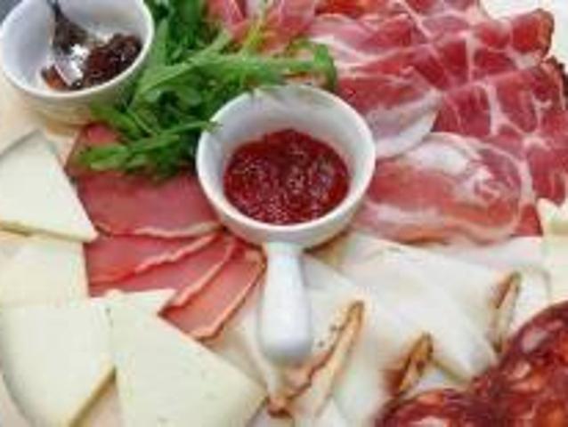 Locale Commerciale in vendita a Mare, Marche