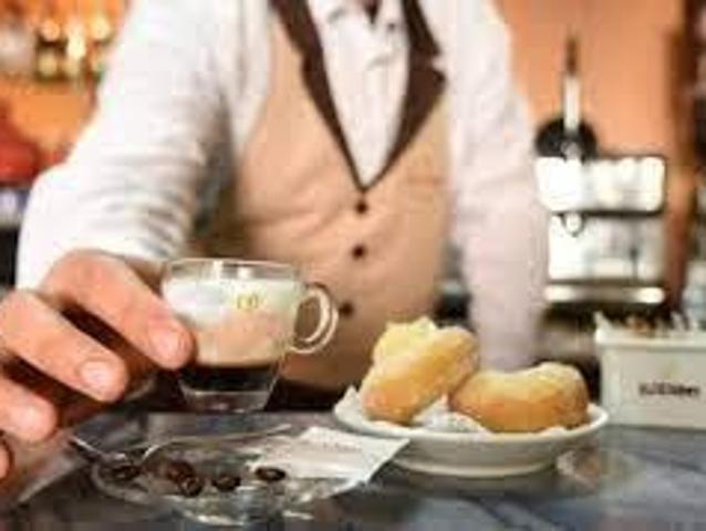Locale Commerciale in vendita a Mare, Marche