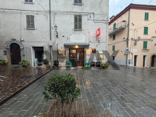 Locale Commerciale in vendita a Scheggia, Perugia