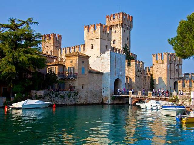 Locale Commerciale in vendita a Lugana, Sirmione