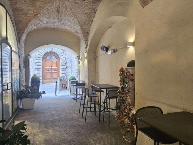 Locale Commerciale in vendita a Izzalini, Umbria