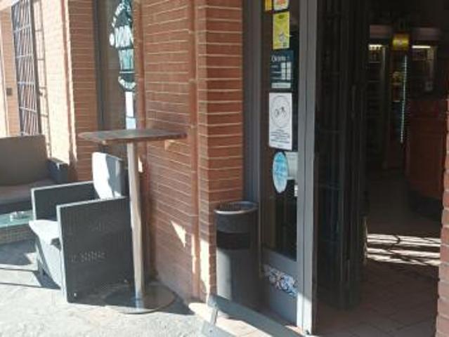 Locale Commerciale in vendita a Fornaci, Torgiano