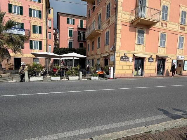 Locale Commerciale in vendita a Varazze, Liguria