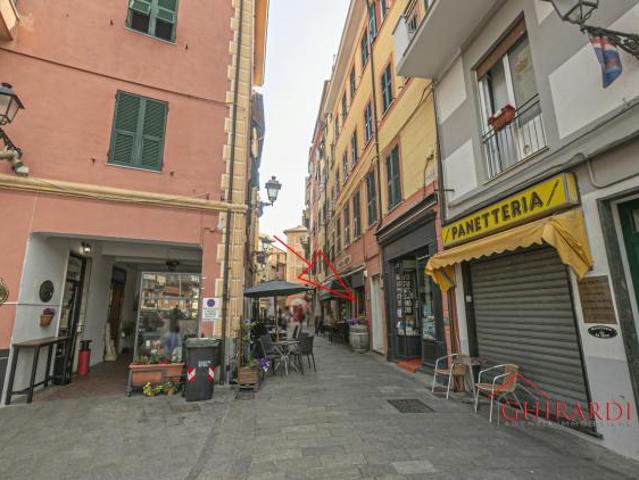 Locale Commerciale in vendita a Parasio, Varazze