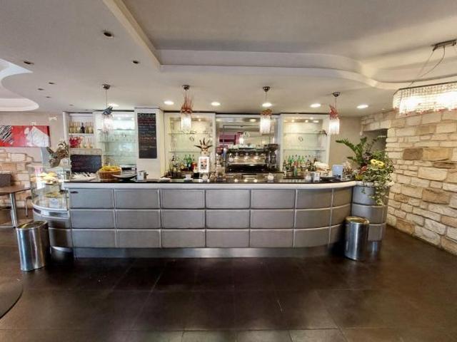 Locale Commerciale in vendita a Fontanini, Viareggio