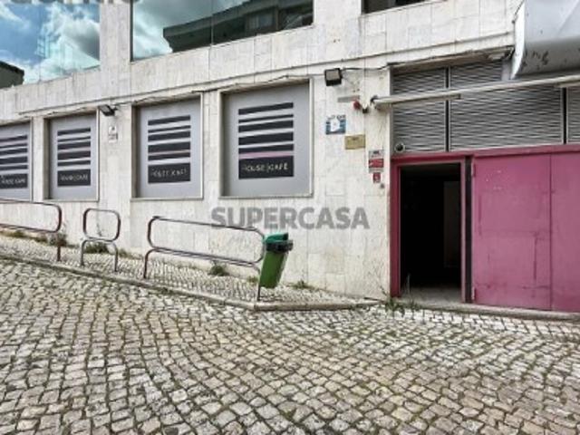 Armazém venda em Santiago Dos Velhos, Lisboa