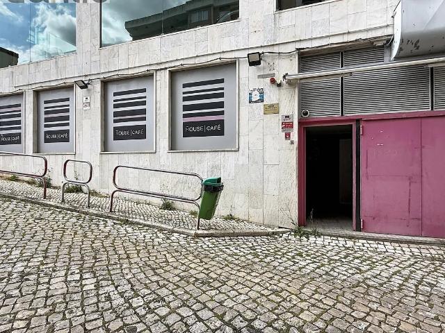 Loja venda em Santiago Dos Velhos, Lisboa