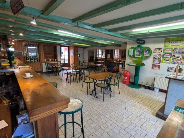 Local Commercial vente à Montmorillon, Usson-du-poitou