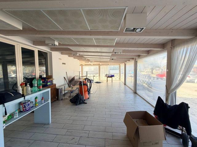 Locale Commerciale in affitto a Ragnola, Marche