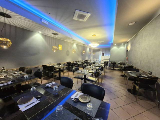 Locale Commerciale in vendita a Unione di Comuni della Romagna Forlivese, Quattro