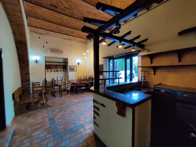 Locale Commerciale in vendita a Bivio Di Ravi, Toscana