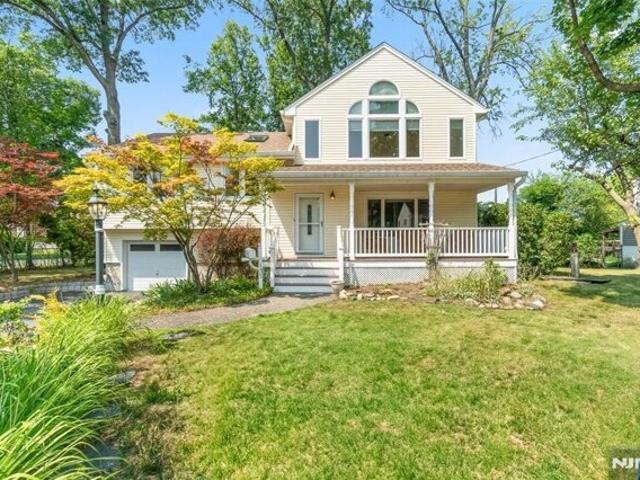 House for sale in Dumont