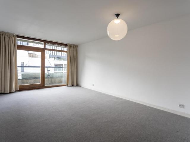 Apartment for rent in Lyons, Greater London