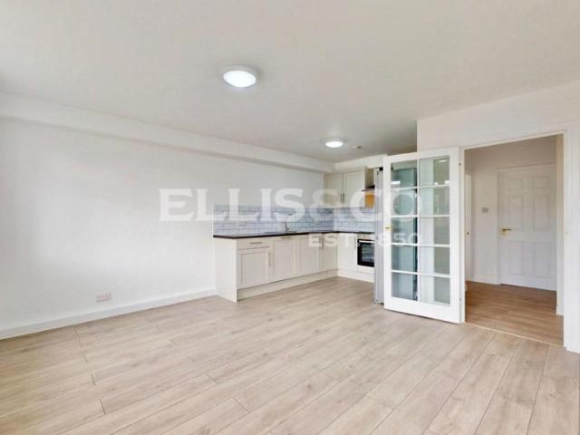 Apartment for rent in London Borough of Ealing, Greenford