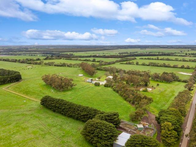 Cottage for sale in Birregurra, Victoria