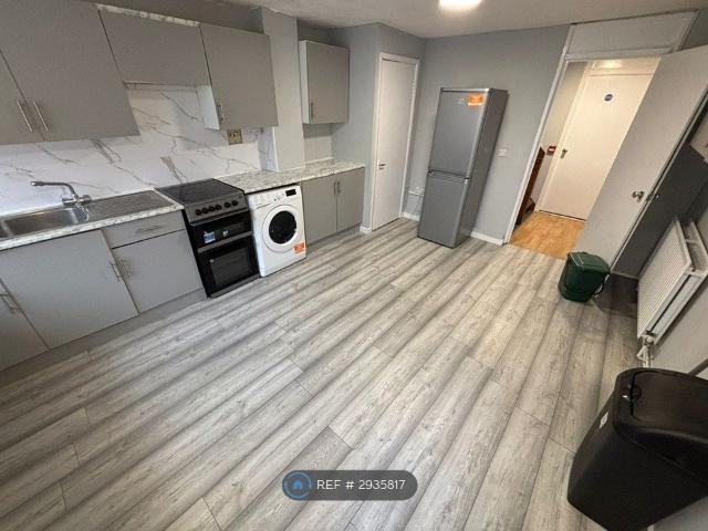 Room for rent in Cowley, Greater London