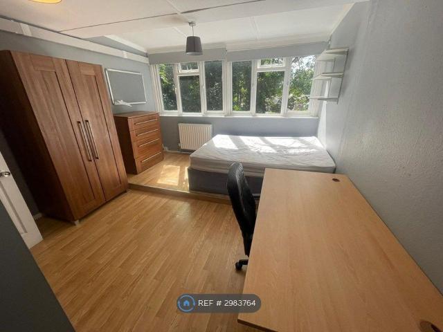 Room for rent in Cowley, Greater London