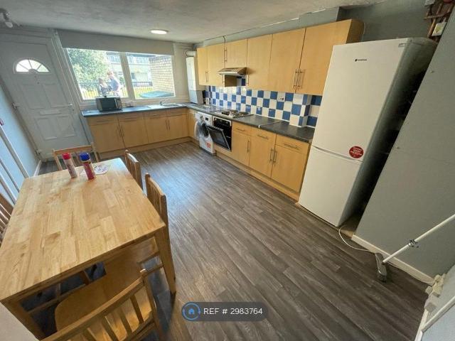 Room for rent in Cowley, Greater London