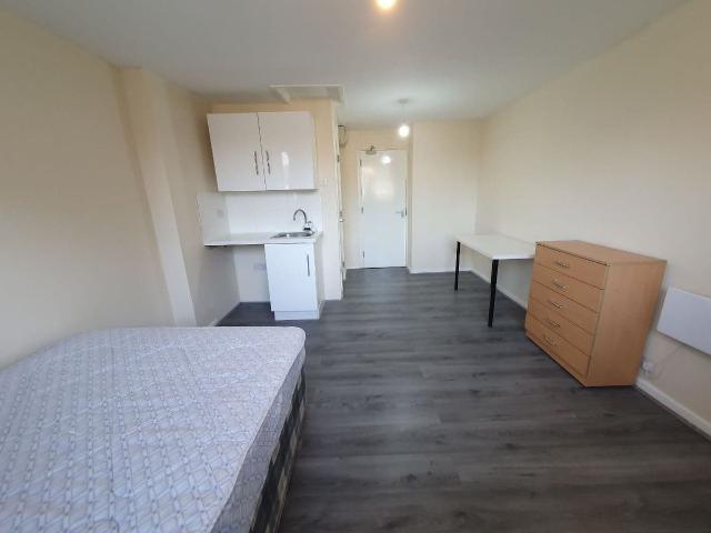 Studio for rent in Cowley, Greater London