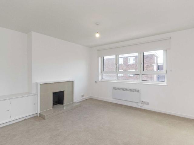 Studio for rent in Fulham, Walham Green