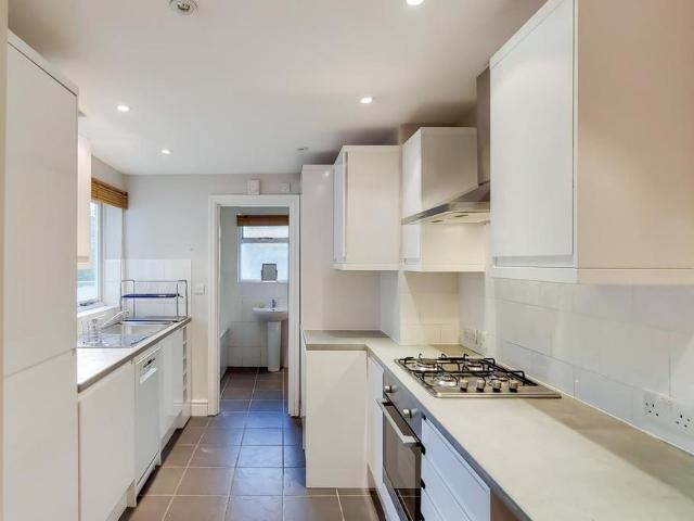 Apartment for rent in Walham Green, Greater London