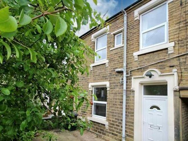 House for sale in Huddersfield, West Yorkshire