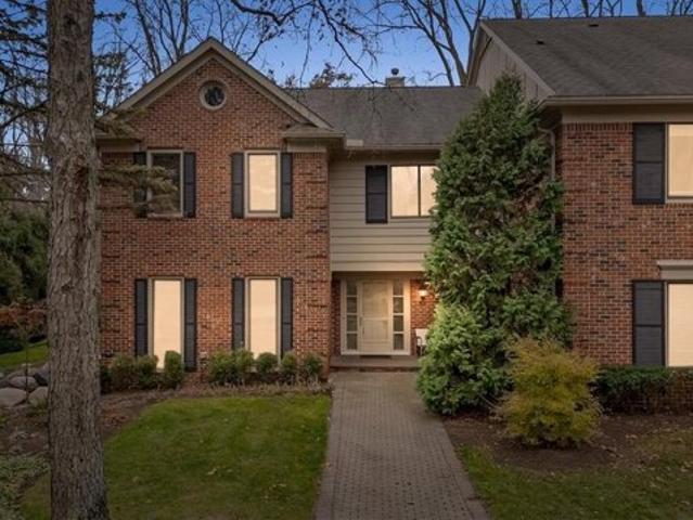 Condo for sale in Bloomfield Hills, Michigan