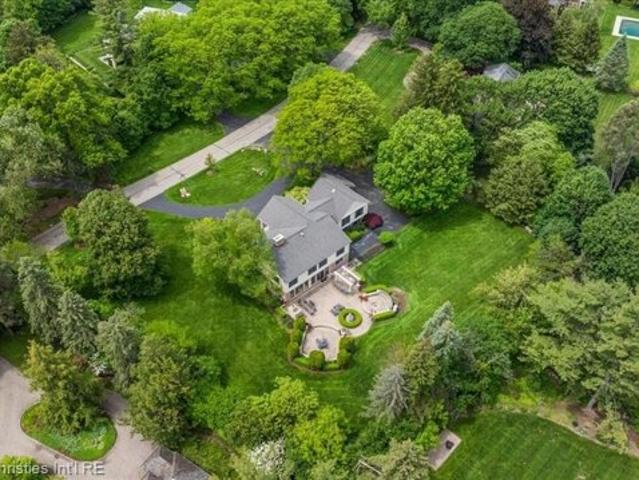 House for sale in Bloomfield Hills