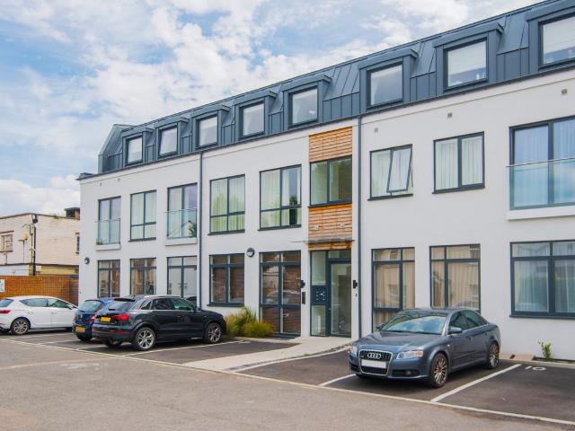 Apartment for rent in North Sheen, Greater London