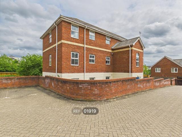Apartment for rent in Mile End, Fordham Heath