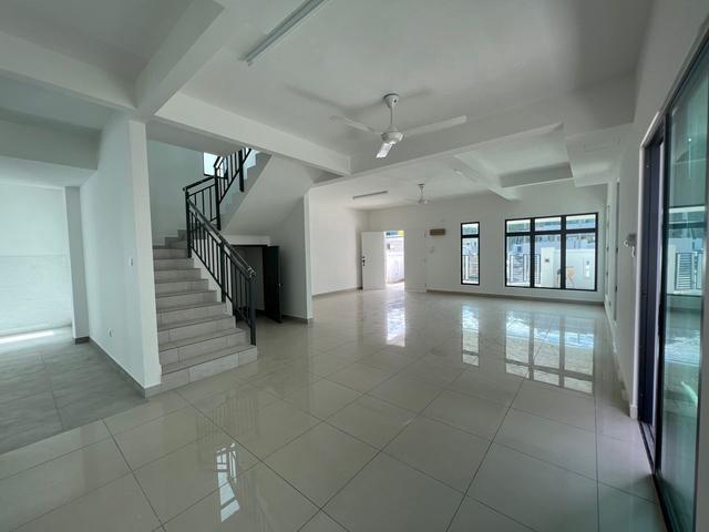 Residential House for sale in Malaka