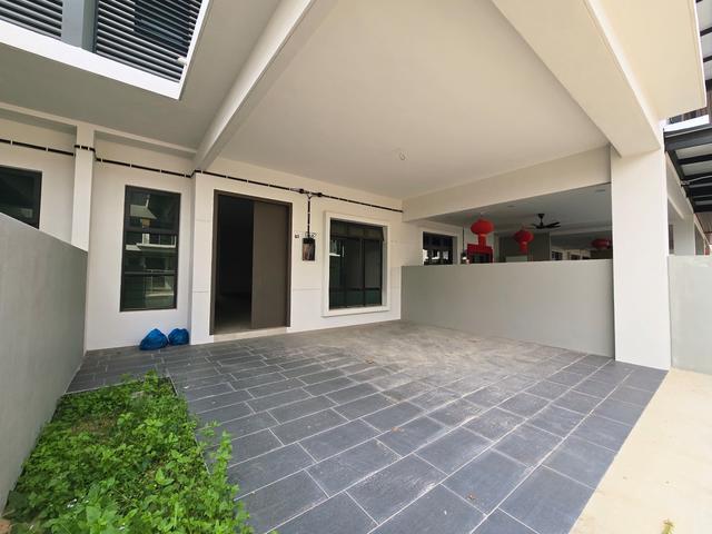 Terraced House for sale in Malaka
