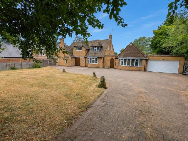 House for rent in Green Close, Warwickshire