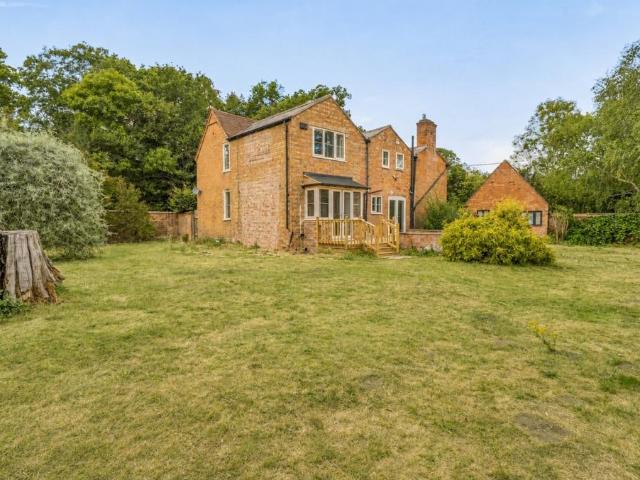 House for rent in Green Close, Warwickshire
