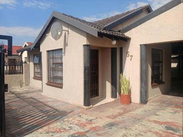 House for sale in Akasia, Gauteng