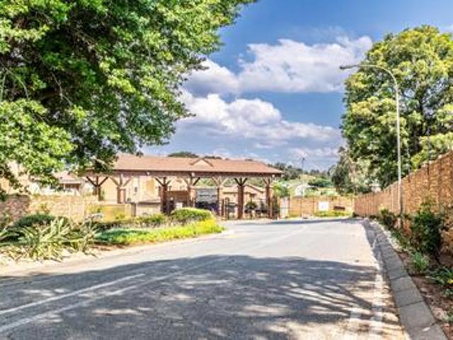 Townhouse for sale in Vosloorus, Gauteng