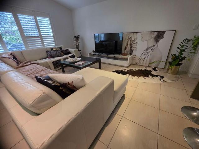Room for rent in Qunaba, Queensland